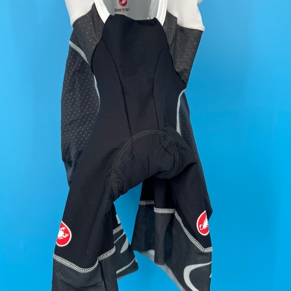 Black and White Athletic Cycling Shorts with Compression Fit - Picture 6 of 10